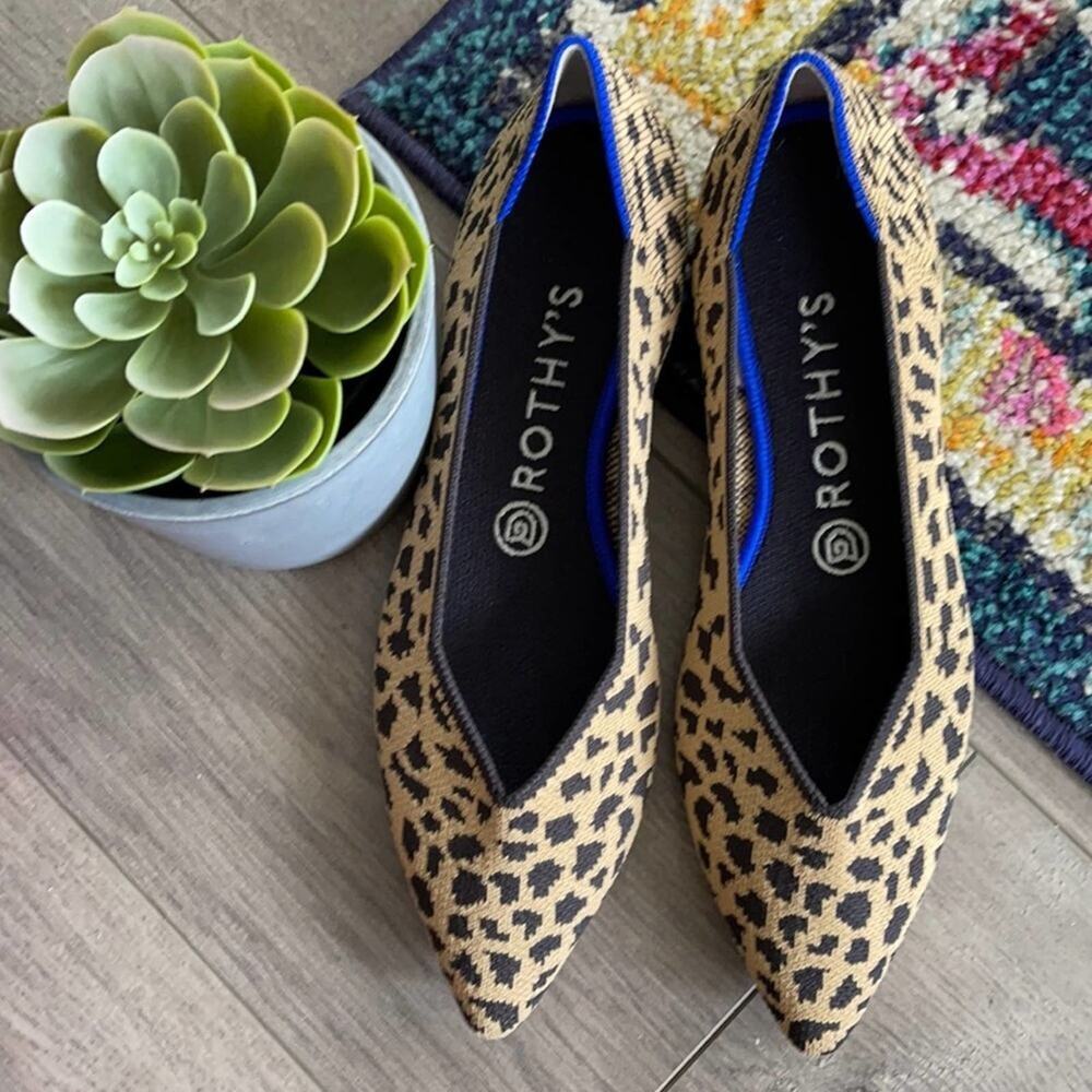 Rothys the point size 7 leopard print woman’s flat shoes.B/2